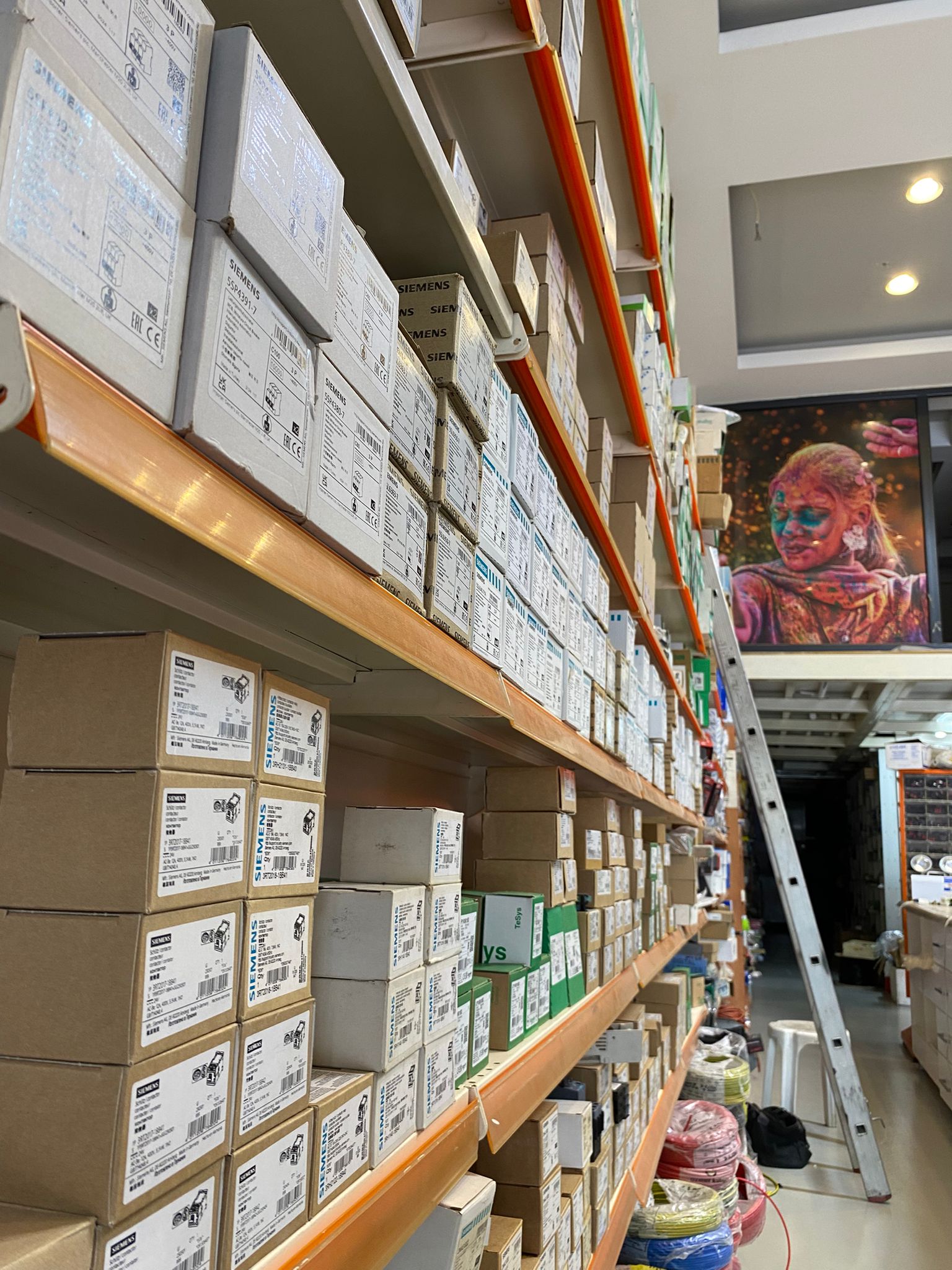 Elektrik malzemeleri rafları 1